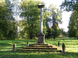 Princess von Lieven memorial column (c. 2010), Pavlovsk, Russia. Photograph by Alexander V. Solomin. Image via Wikimedia Commons.